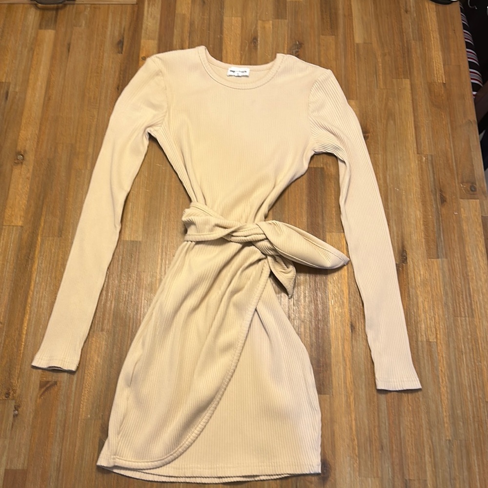 Dana wrap mini dress “superdown” in nude size small.